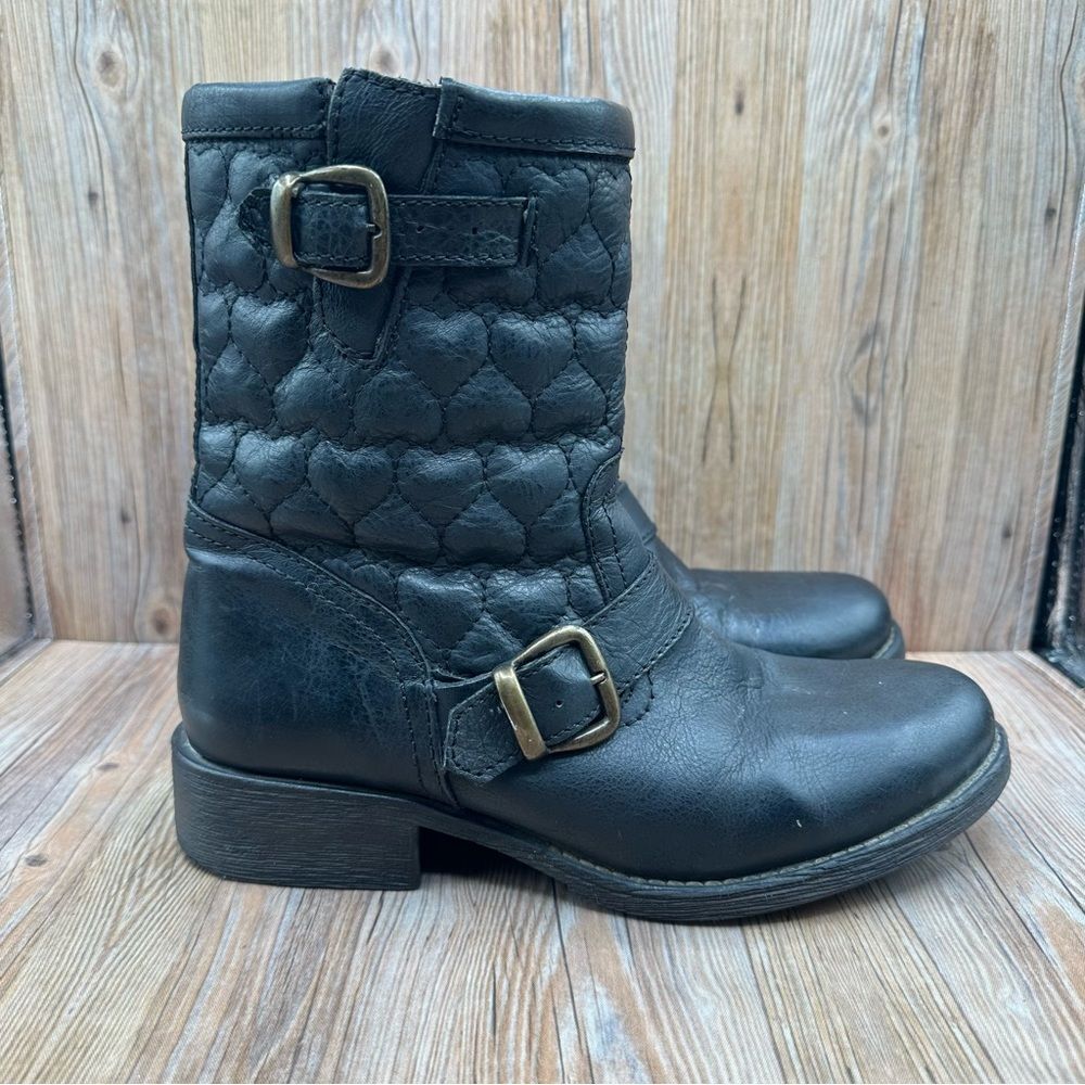 Betsey Johnson Quilted Hearts Leather Pynch Zip Up Boots in Black Size 9.5